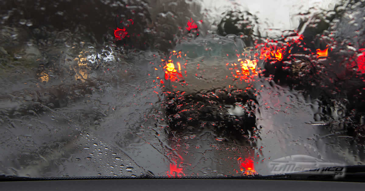 Manejar seguro con lluvia